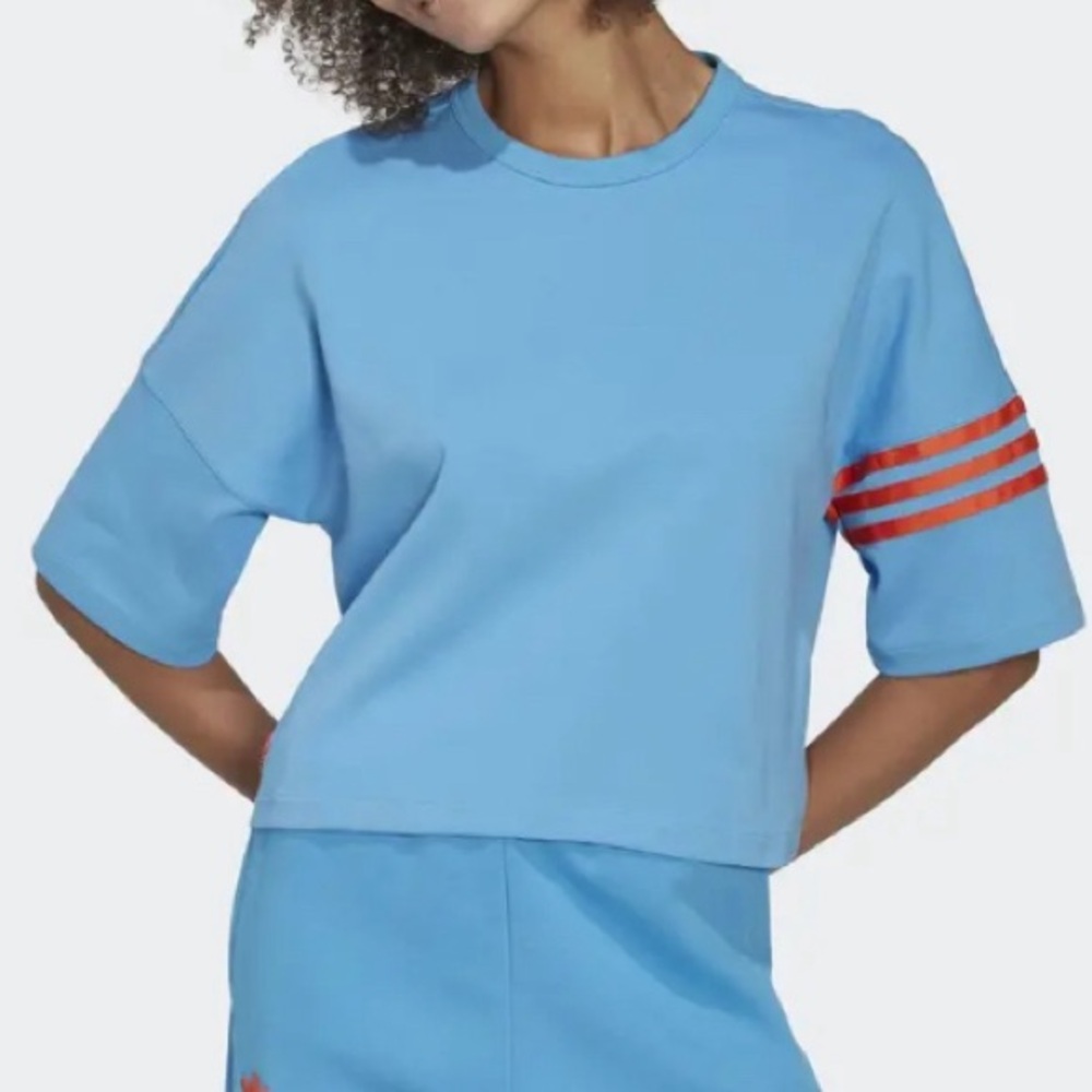 Adidas Adicolor Neuclassics Tee size Small